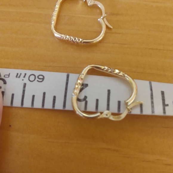 14 KT Yellow Gold Heart Earrings - Picture 4 of 5